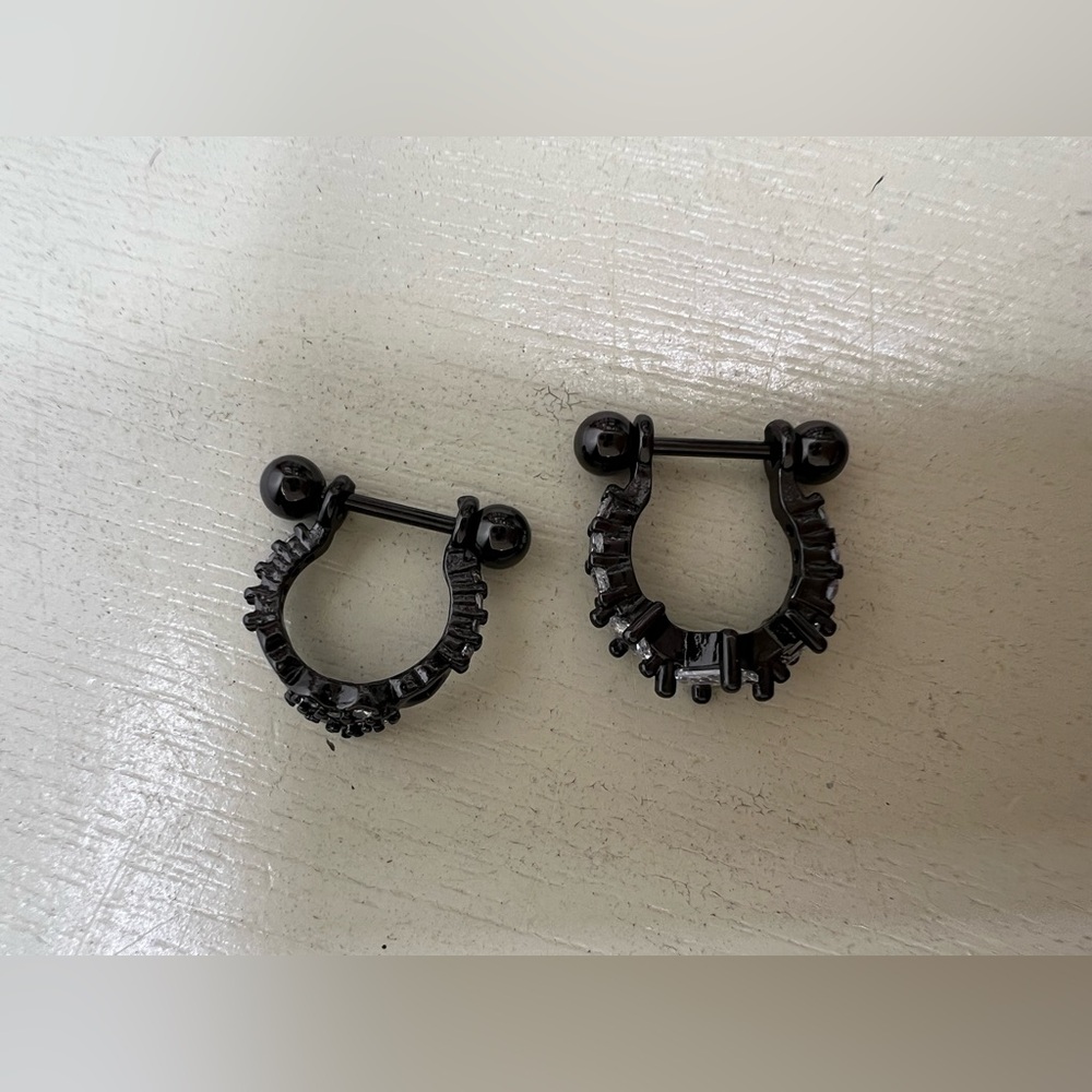Brand New-“Chest” Rings - Picture 2 of 4